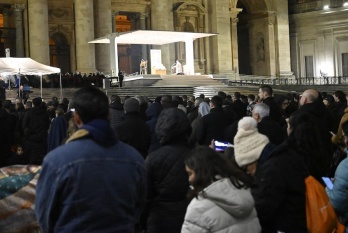 kardynał Parolin na placu świętego Piotra